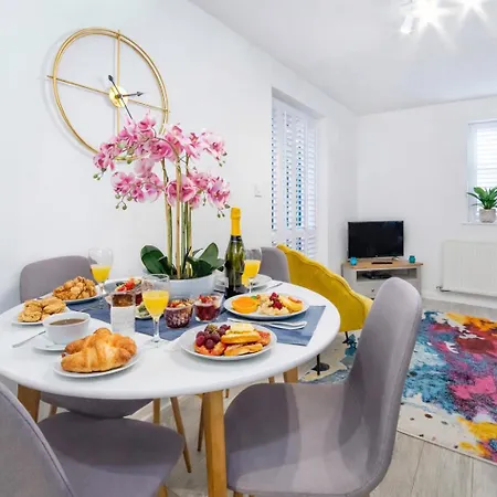 Minster's Reach -stylish City-centre Retreat's *