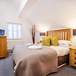Minster's Reach -stylish City-centre Retreat's 아파트