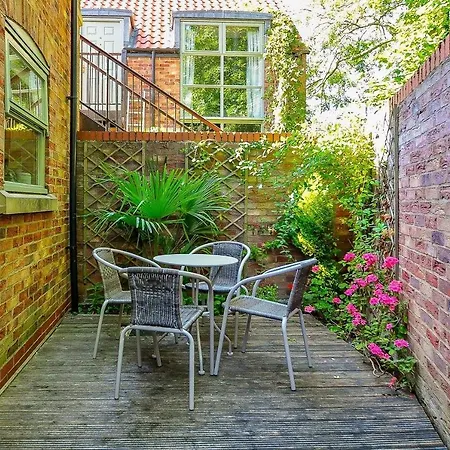 Minster's Reach -stylish City-centre Retreat's