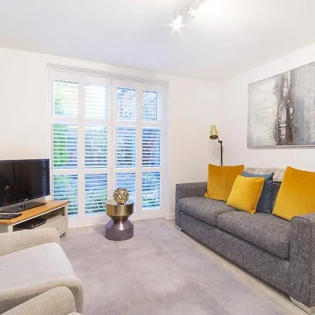 Minster's Reach Close To Minster * יורק